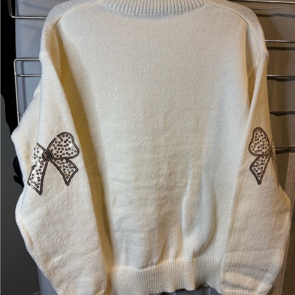 Cream sweater with gold bows - Picture 3 of 5